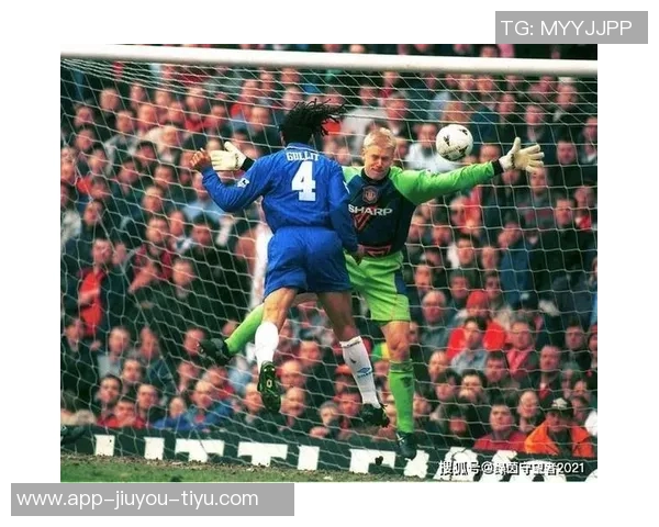 以足球场上不拘一格的球星为核心探讨其影响力与成就