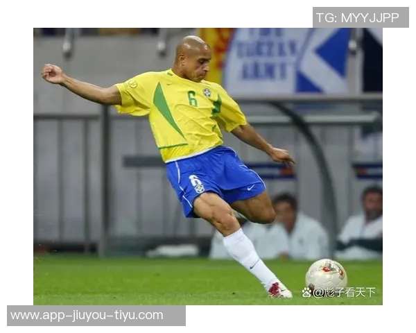 足球传奇人物的辉煌征程与世界足坛影响力解析