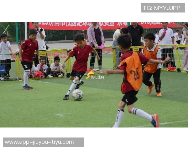 足球星模仿挑战赛谁能演绎经典瞬间点燃全场热情 足球星模仿挑战赛谁能演绎经典瞬间点燃全场热情